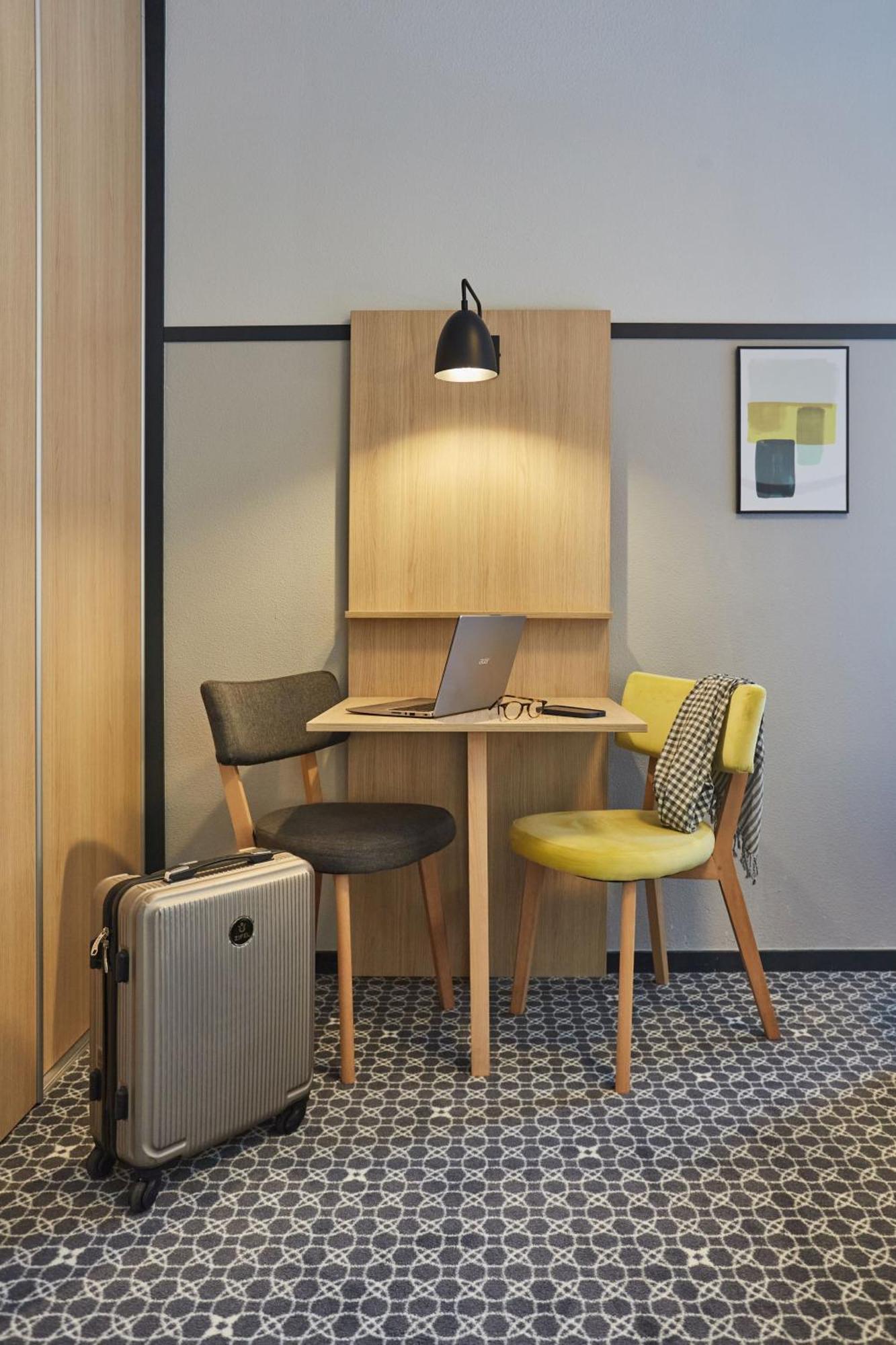 Appart'Hotel Odalys City - Bioparc Lyon Est Exterior photo