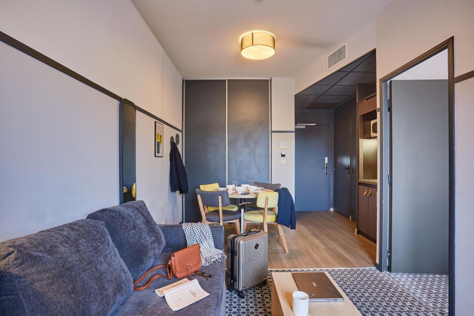 Appart'Hotel Odalys City - Bioparc Lyon Est Exterior photo