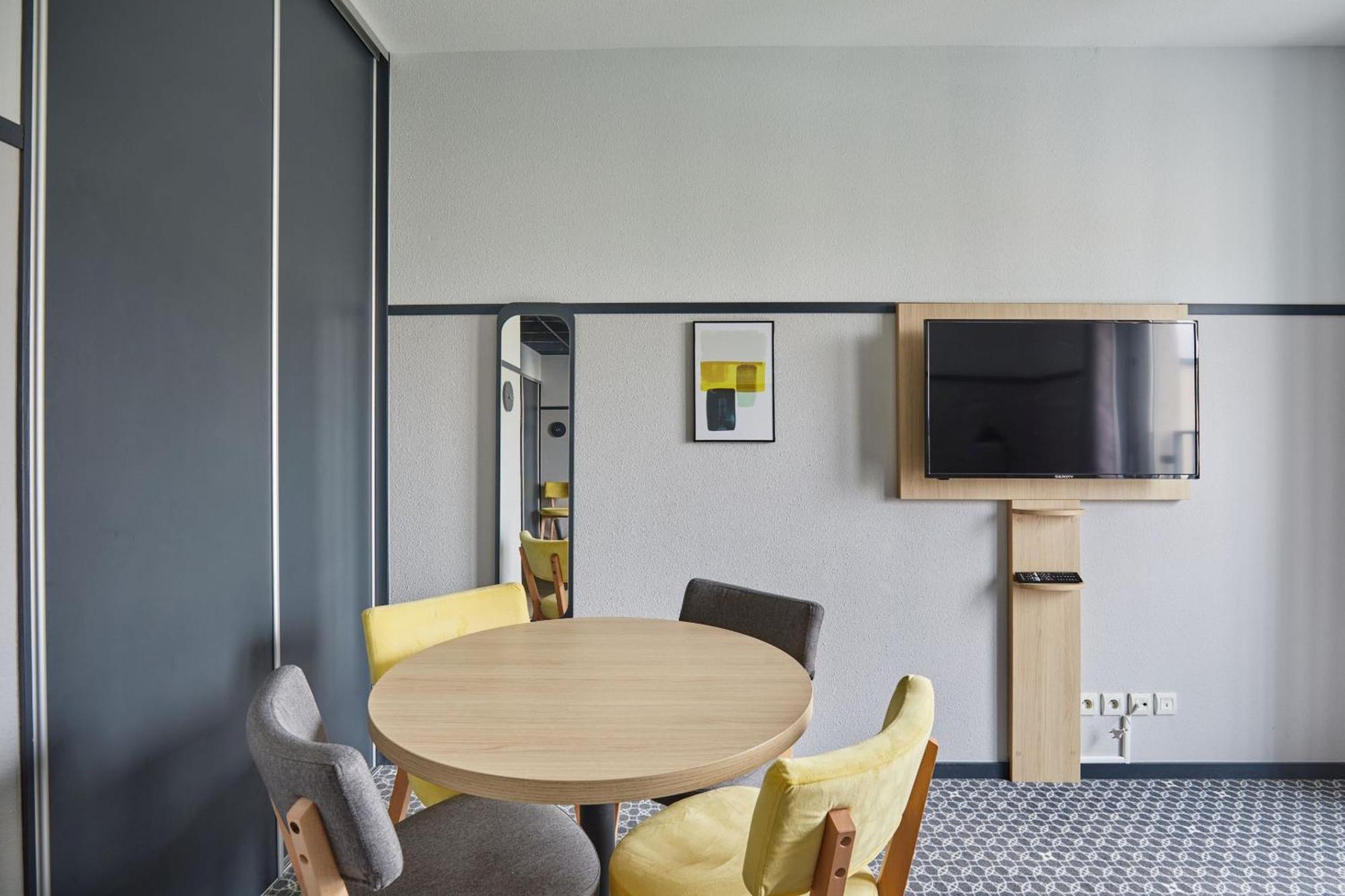 Appart'Hotel Odalys City - Bioparc Lyon Est Exterior photo